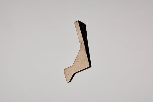 221220_StudioHenryWilson_Day_02_TOWEL_HOOK_BRONZE_0236_86402725-6fec-4cec-877f-486324eedfd1.jpg